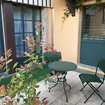 Le Manoir Au Отель