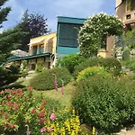 Le Manoir Au Hotel 4*