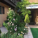 Отель Le Manoir Au Жерарме