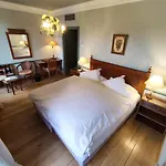 Le Manoir Au Hotel