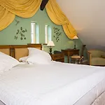 Отель Le Manoir Au