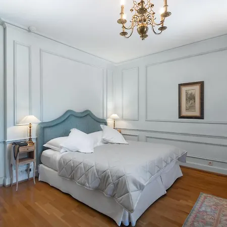 Le Manoir Au Hotel