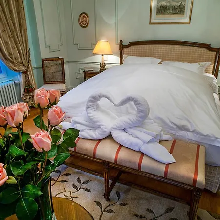 Le Manoir Au Hotel