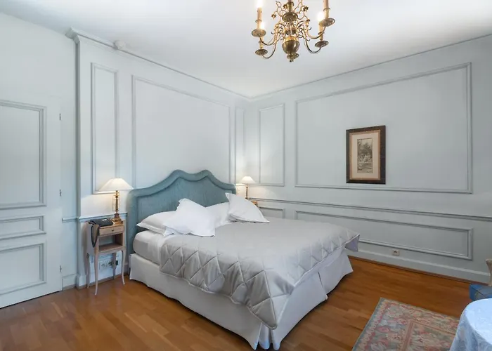 Le Manoir Au Отель