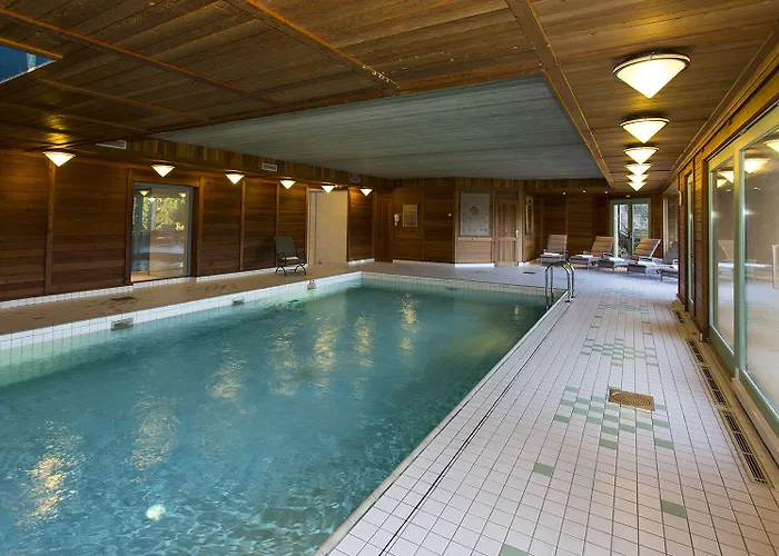 Le Manoir Au Отель Жерарме